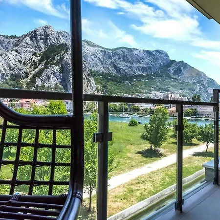 With A Parking Space - 17677 Omis